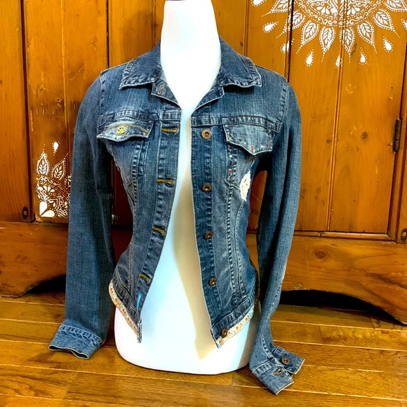 Jean jacket. - Picture 1 of 8